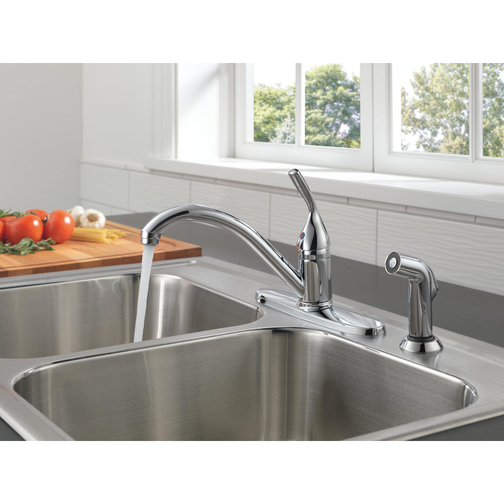 Delta Classic Single Handle Kitchen Faucet with Spray - 400