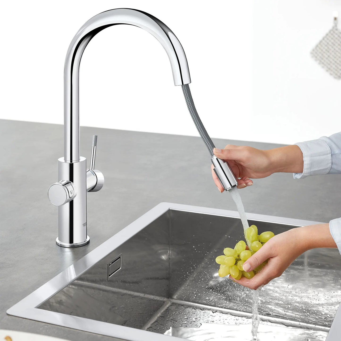 Grohe Blue Single-Handle Pull Down Kitchen Faucet Single Spray with Chilled & Sparkling Water