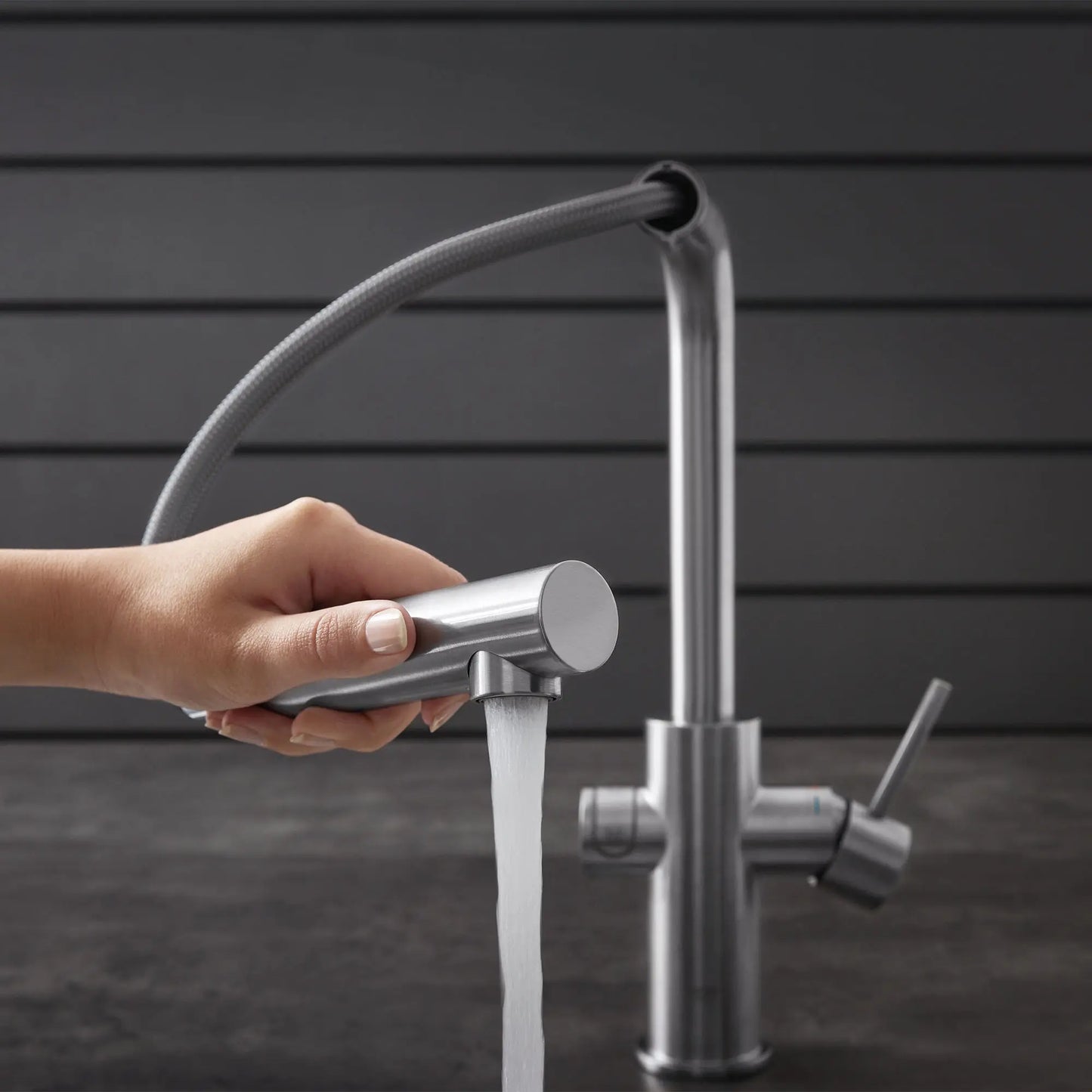 Mitigeur de cuisine Grohe Blue à bec douchette extractible, un jet (6,6 L/min), avec eau réfrigérée et eau pétillante - 31608