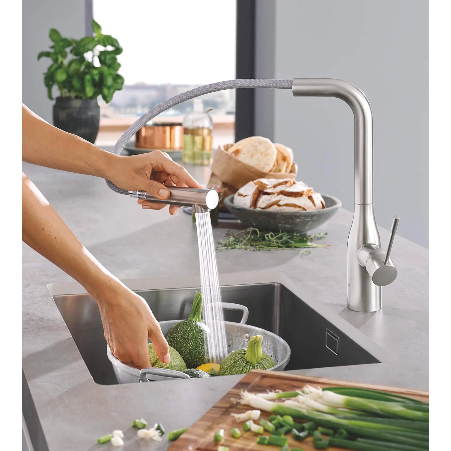 Grohe Essence Single-Handle Pull-Out Kitchen Faucet Dual Spray (1.75 gpm) - 30271