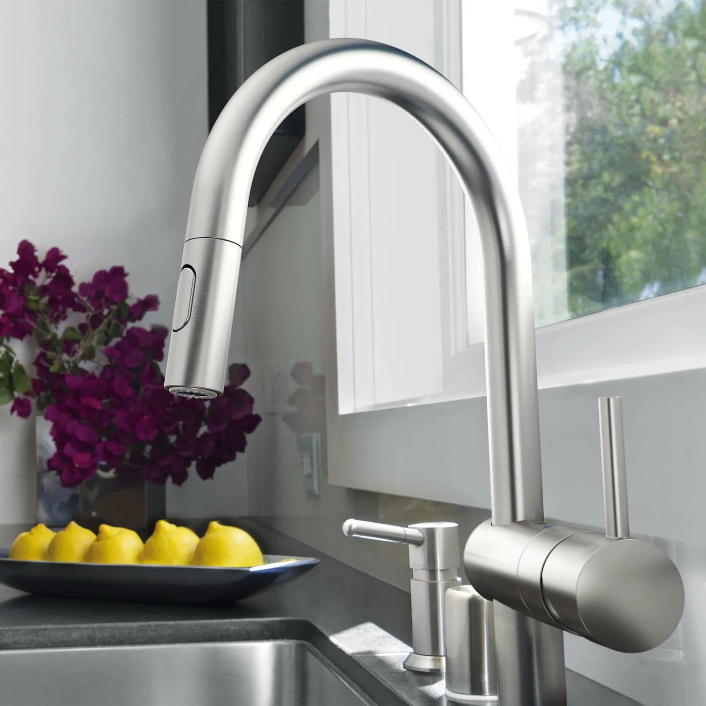 Grohe Minta Single-Handle Pull Down Kitchen Faucet Dual Spray 1.75 gpm - 31378