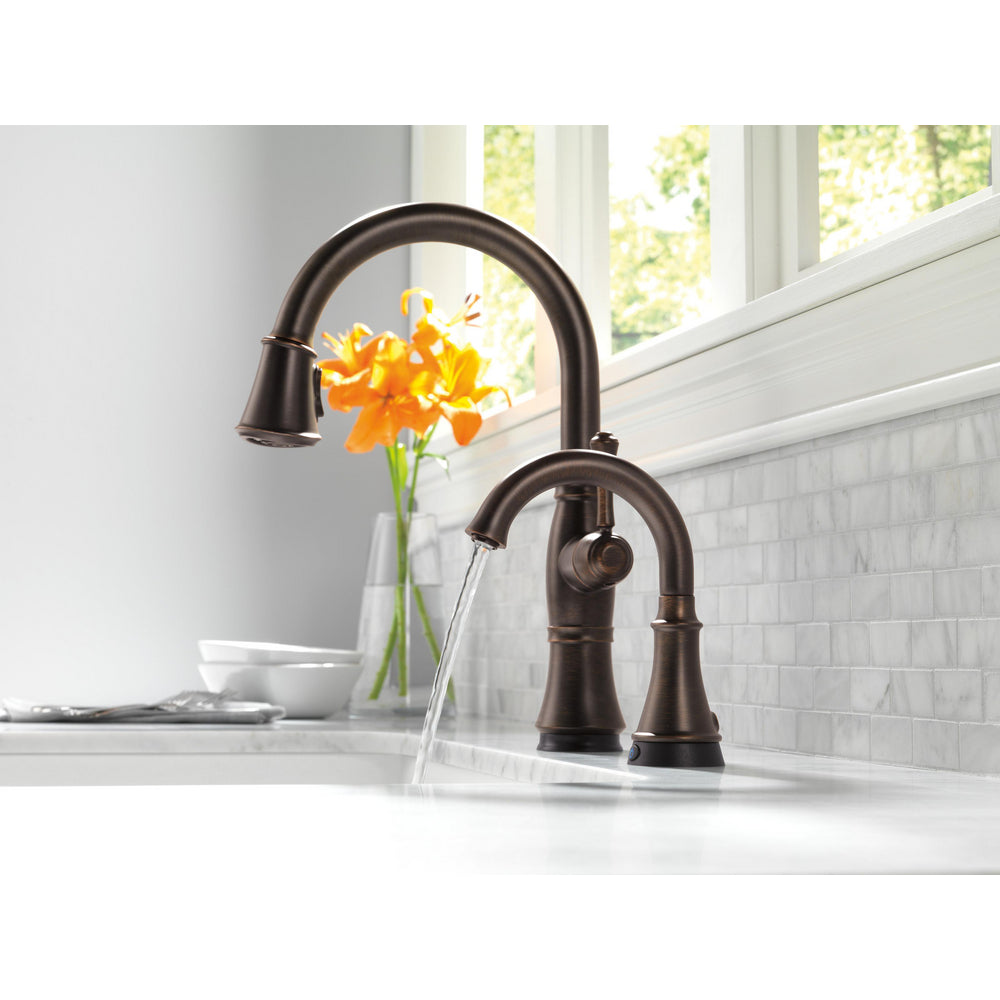 Delta Cassidy Single Handle Pull-Down Kitchen Faucet with Touch2O and ShieldSpray Technologies - 9197T