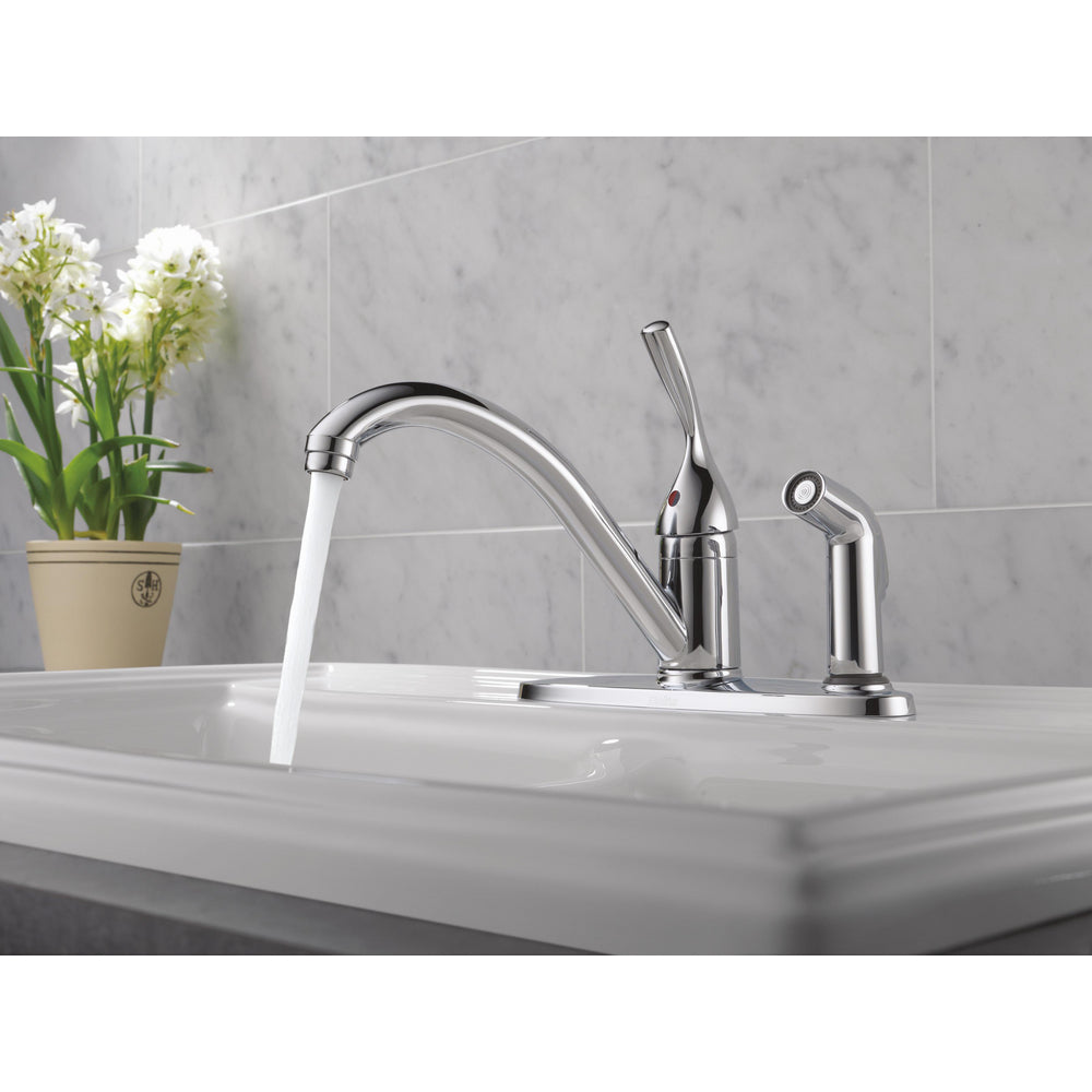Robinet de cuisine Delta Classic à poignée unique avec pulvérisateur intégré - 300-DST