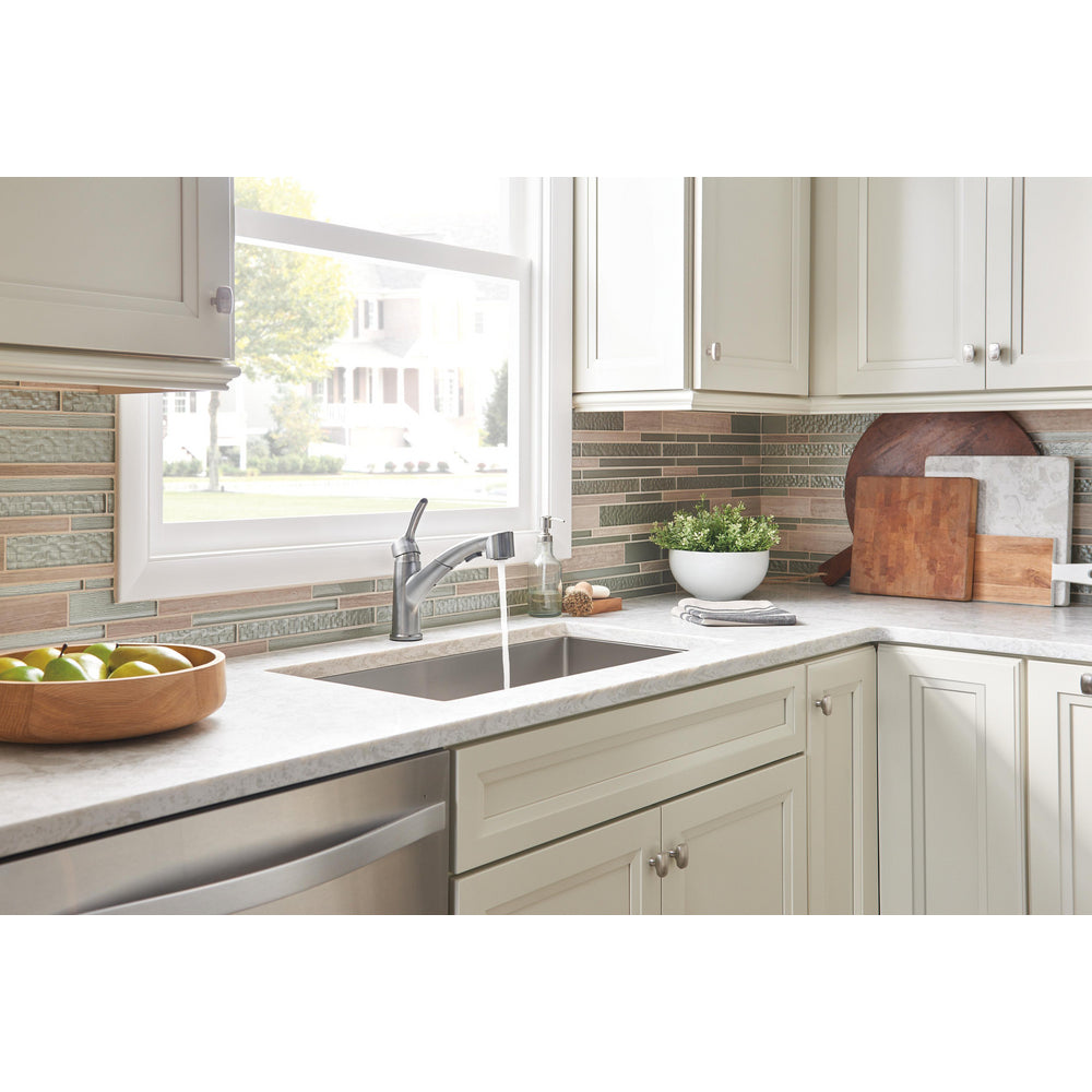 Delta Collins Single Handle Pull-Out Kitchen Faucet - 4140
