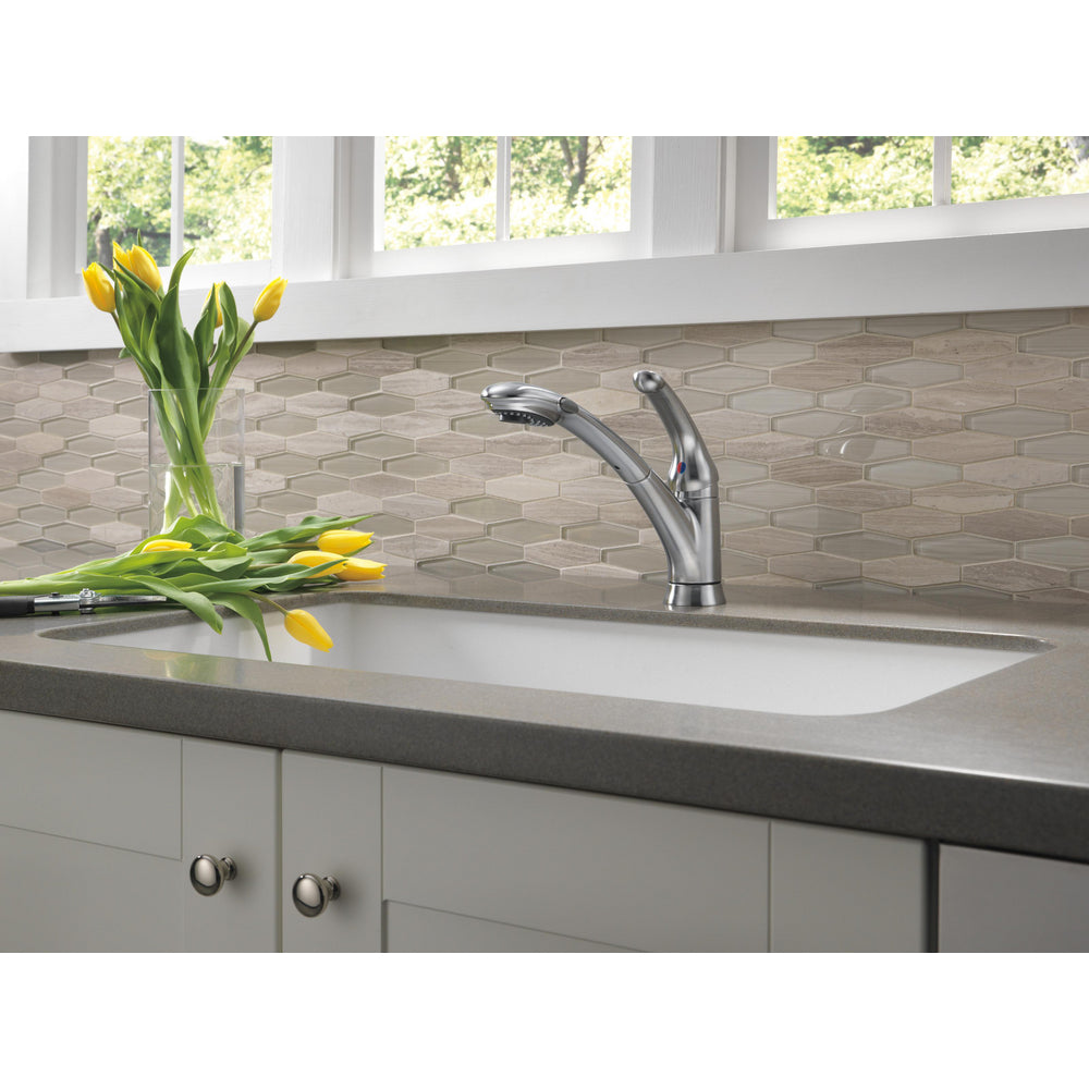 Delta Signature Single Handle Pull-Out Kitchen Faucet