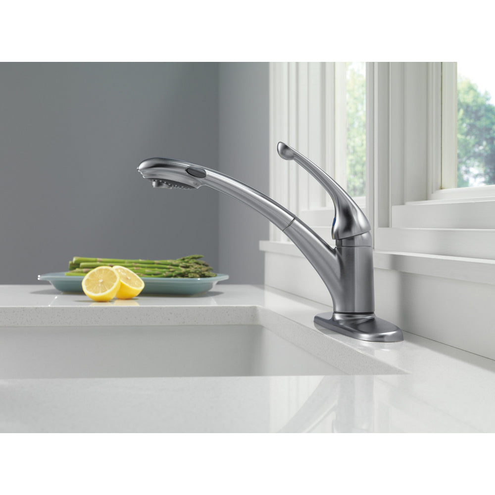 Delta Signature Single Handle Pull-Out Kitchen Faucet