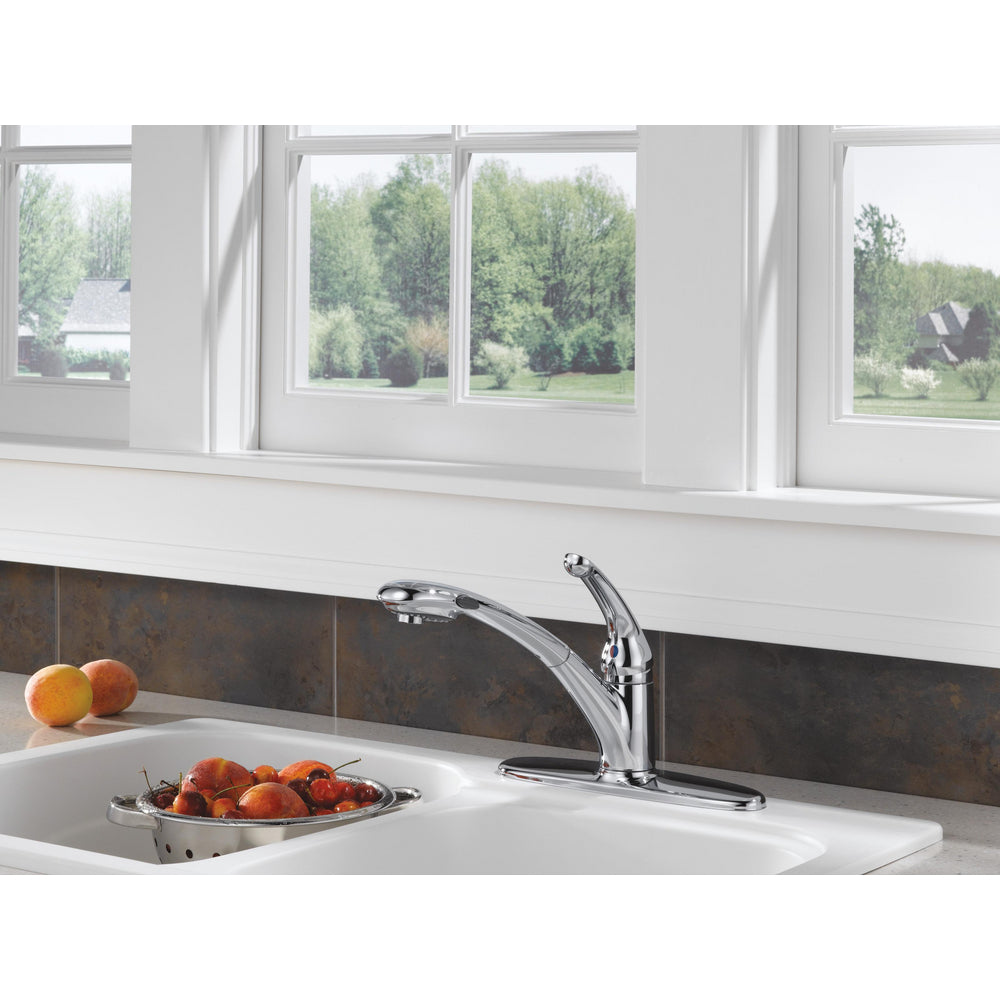 Delta Signature Single Handle Pull-Out Kitchen Faucet