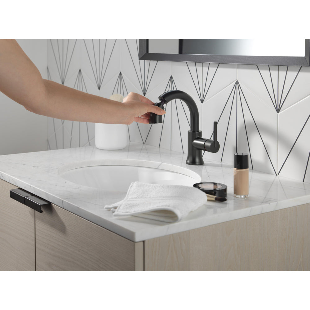 Robinet de salle de bain Delta Trinsic à poignée unique et douchette extractible - 559HAR