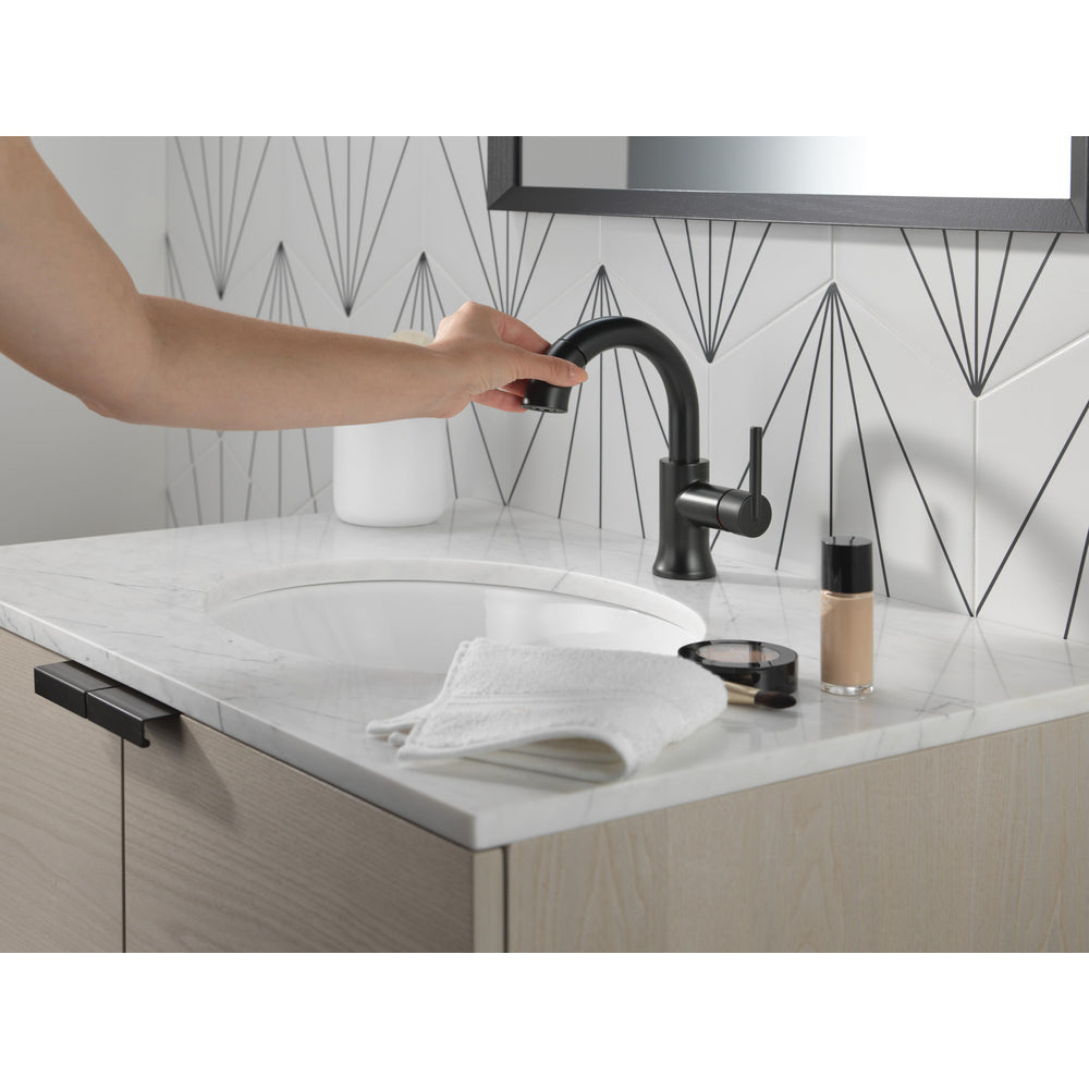 Robinet de salle de bain Delta Trinsic à poignée unique et douchette extractible - 559HAR
