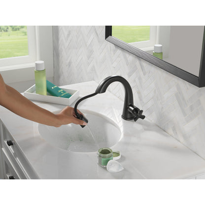 Robinet de salle de bain Delta Stryke à poignée unique et douchette extractible - 5776