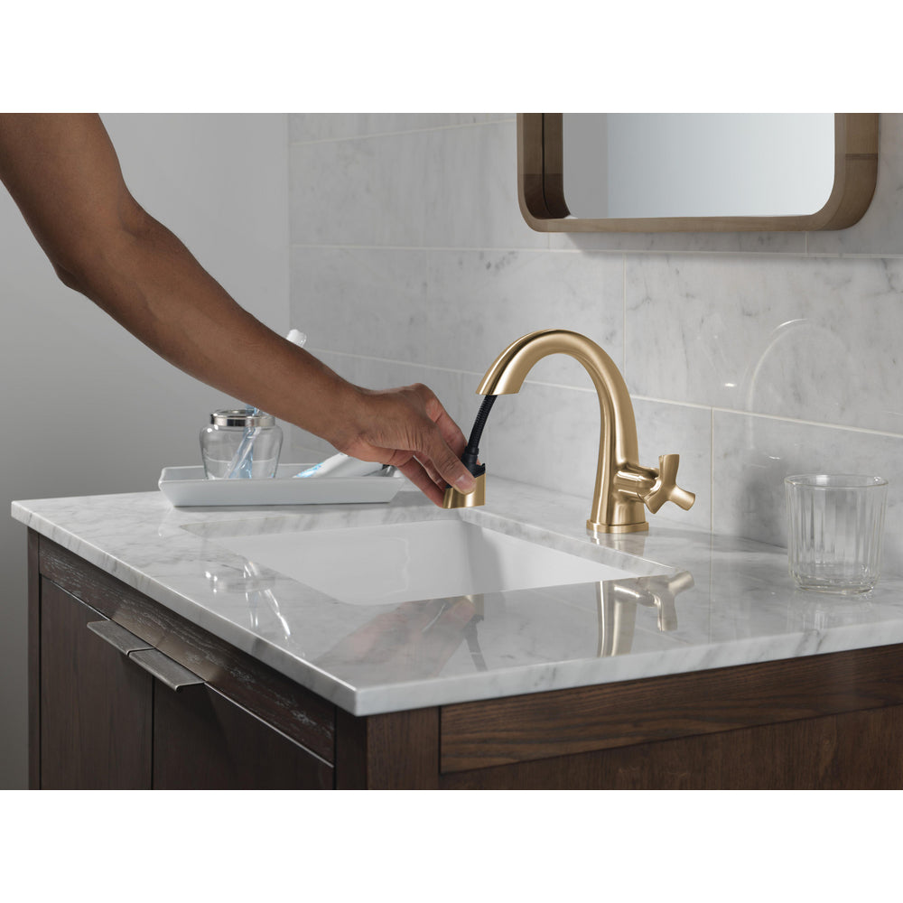 Robinet de salle de bain Delta Stryke à poignée unique et douchette extractible - 5776