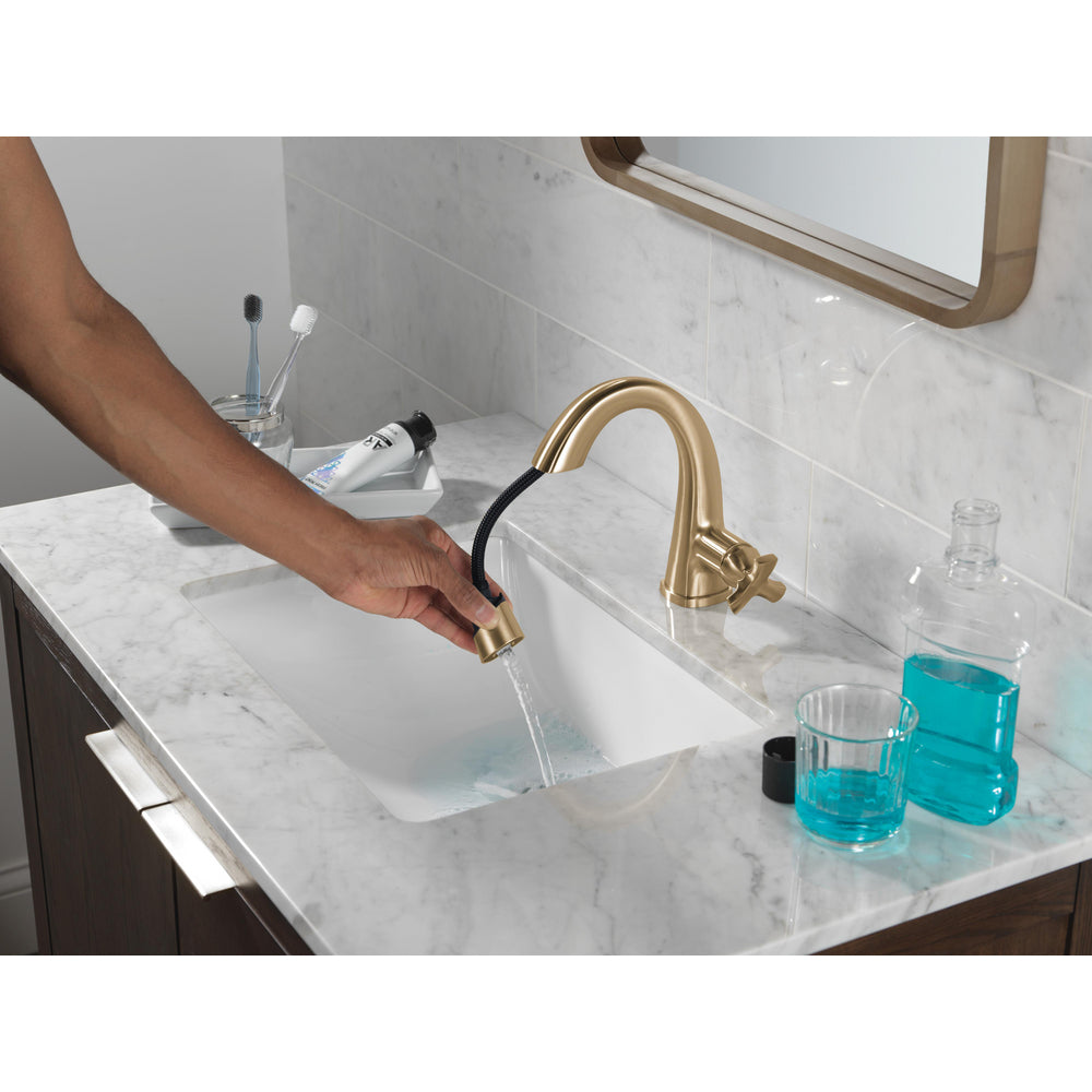 Robinet de salle de bain Delta Stryke à poignée unique et douchette extractible - 5776
