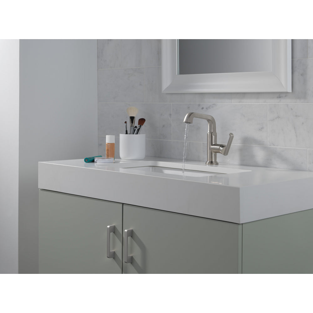 Robinet de salle de bain Delta Tetra mi-hauteur à poignée unique - 689