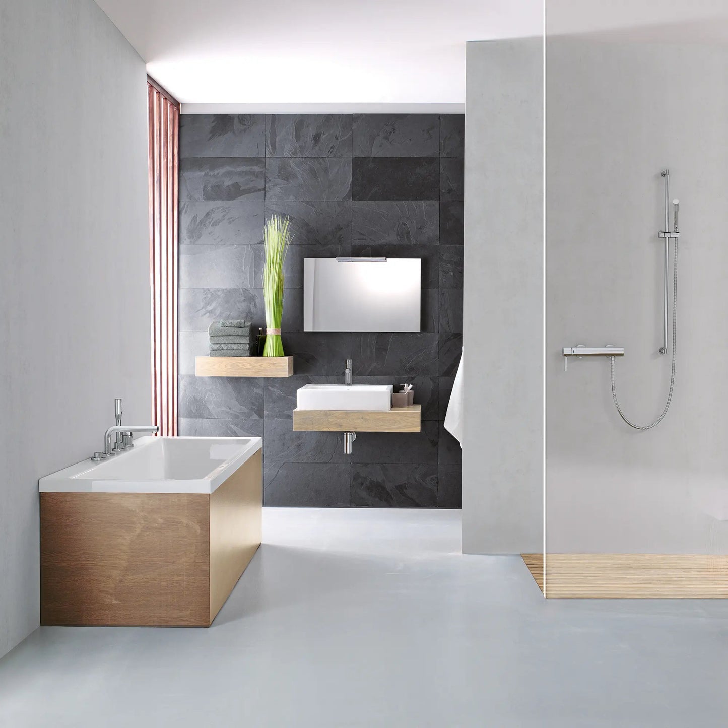 Grohe Concetto 4-Hole Single-Handle Deck Mount Roman Tub Faucet 1.75 GPM Hand Shower