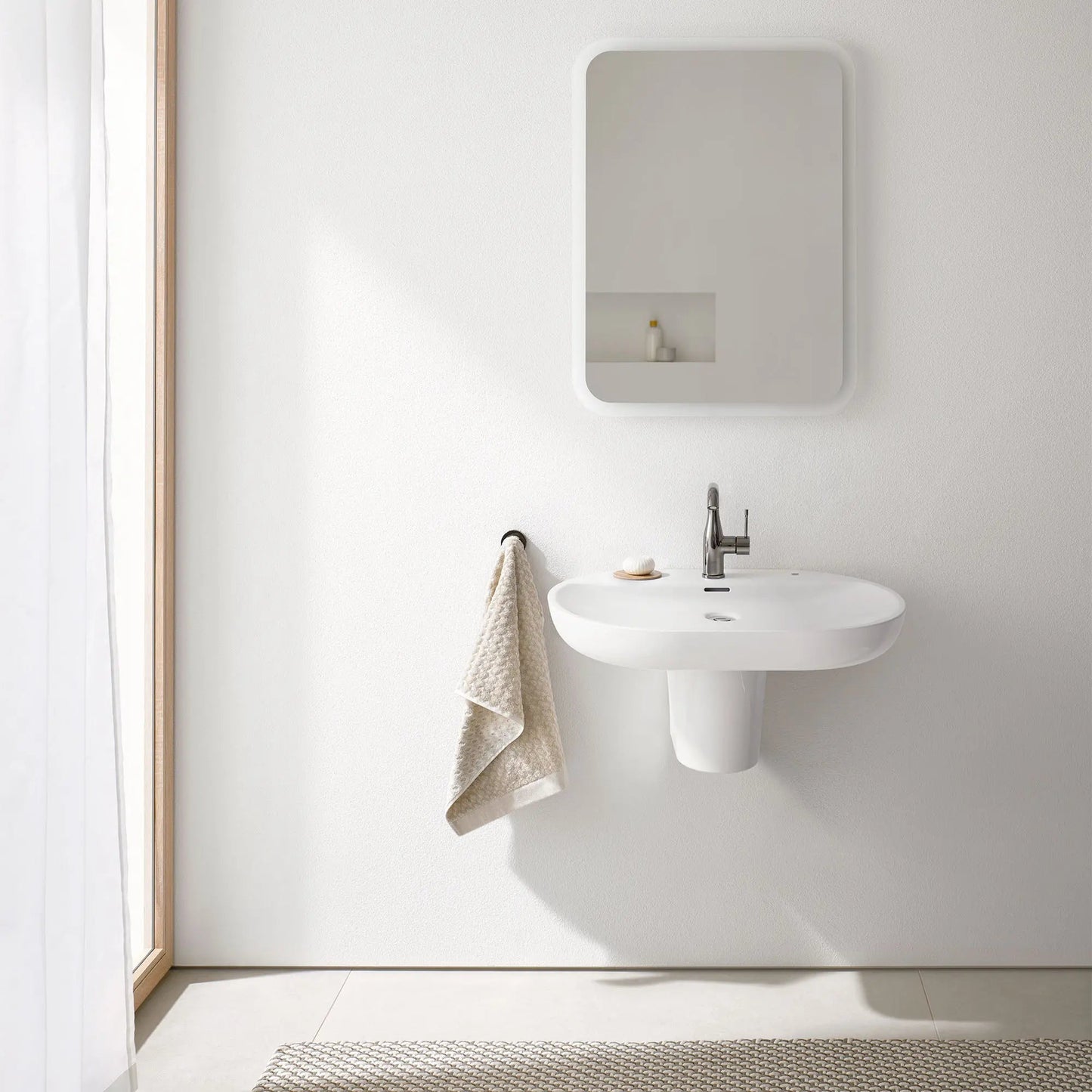 Grohe Essence Single Hole Single-Handle M-Size Bathroom Faucet 4.5 L/min (1.2 gpm) - 23485