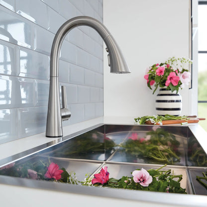 Grohe Single-Handle Pull Down Kitchen Faucet Triple Spray 6.6 L/min (1.75 gpm) with Touch Technology - 30205