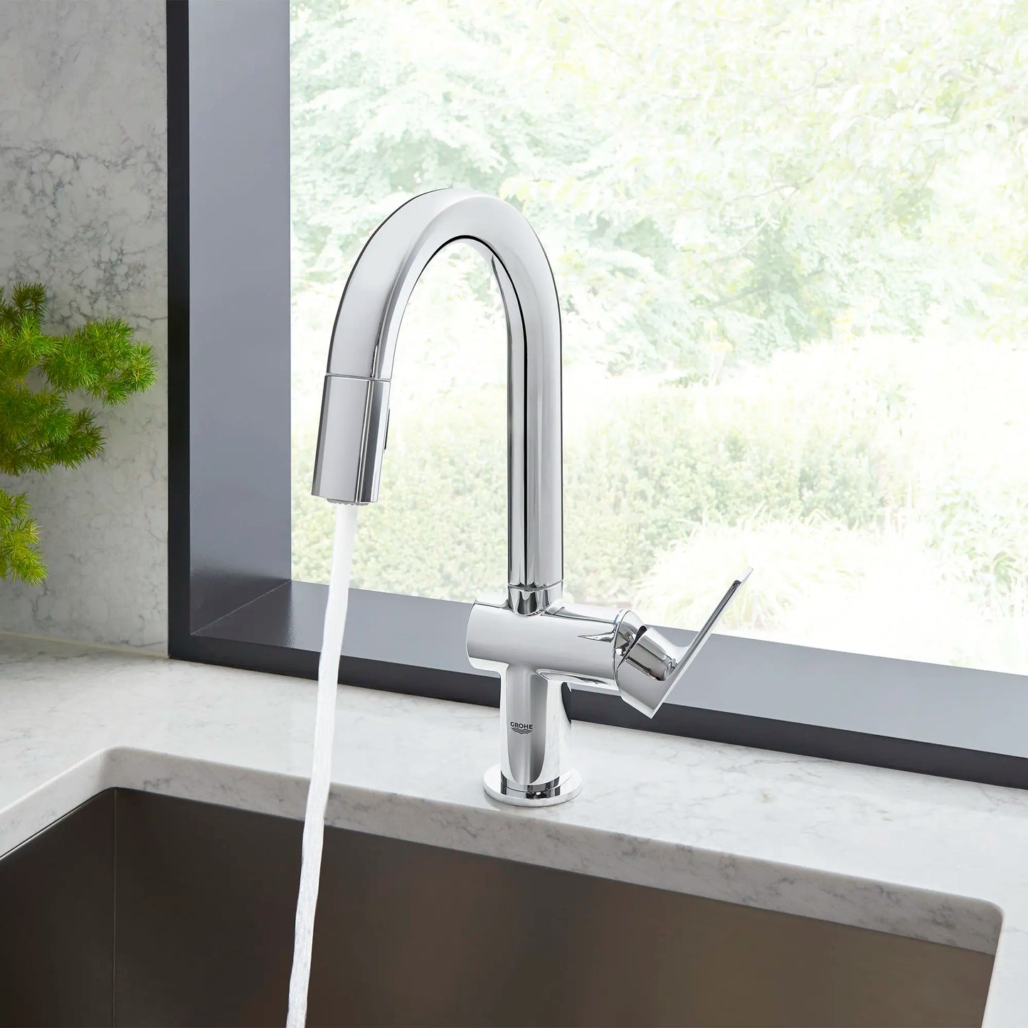Grohe Defined Single-Handle Pull Down Kitchen Faucet Dual Spray 1.75 gpm - 30377