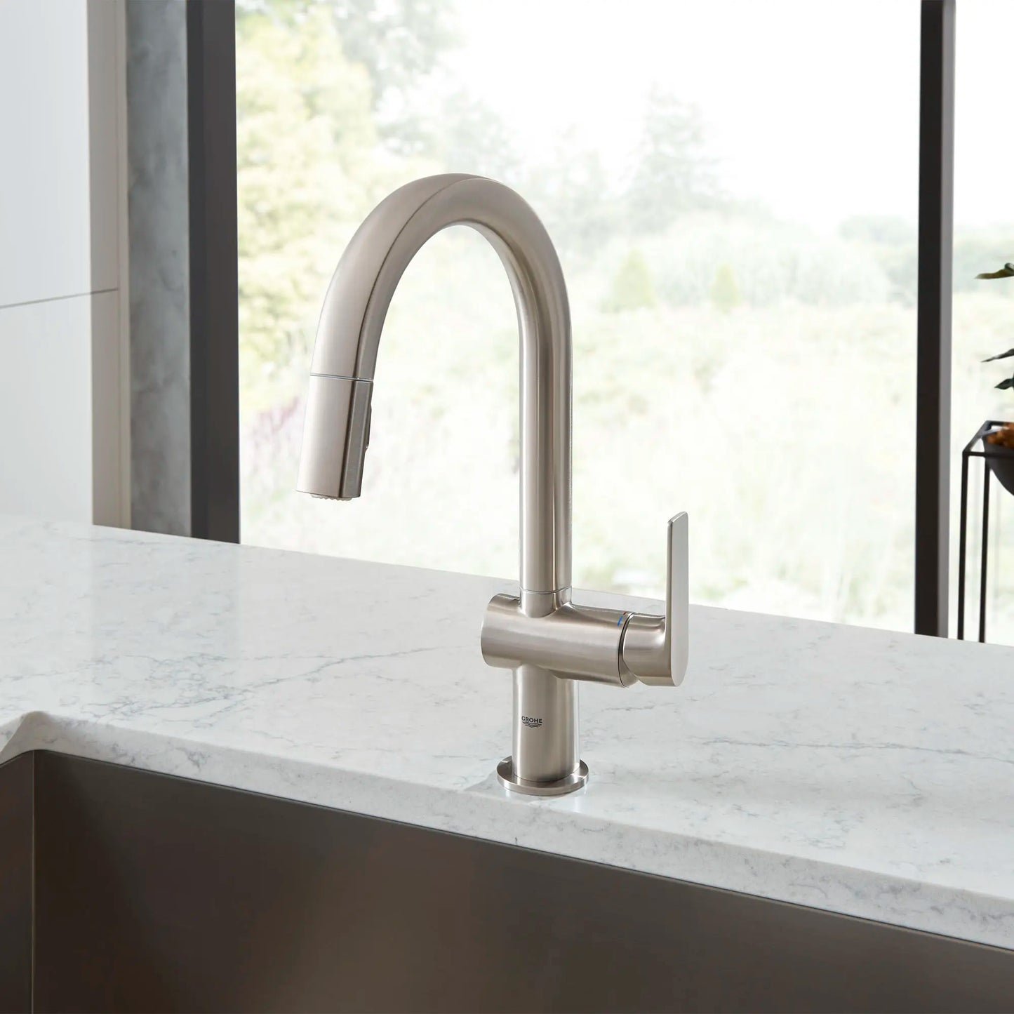 Grohe Defined Single-Handle Pull Down Dual Spray Bar Faucet 1.75 gpm - 30378