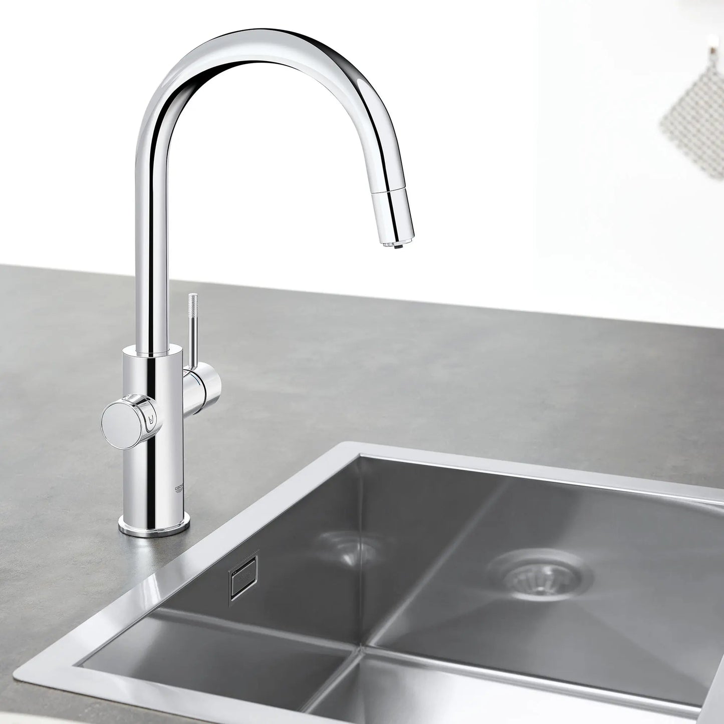 Grohe Blue Single-Handle Pull Down Kitchen Faucet Single Spray with Chilled & Sparkling Water
