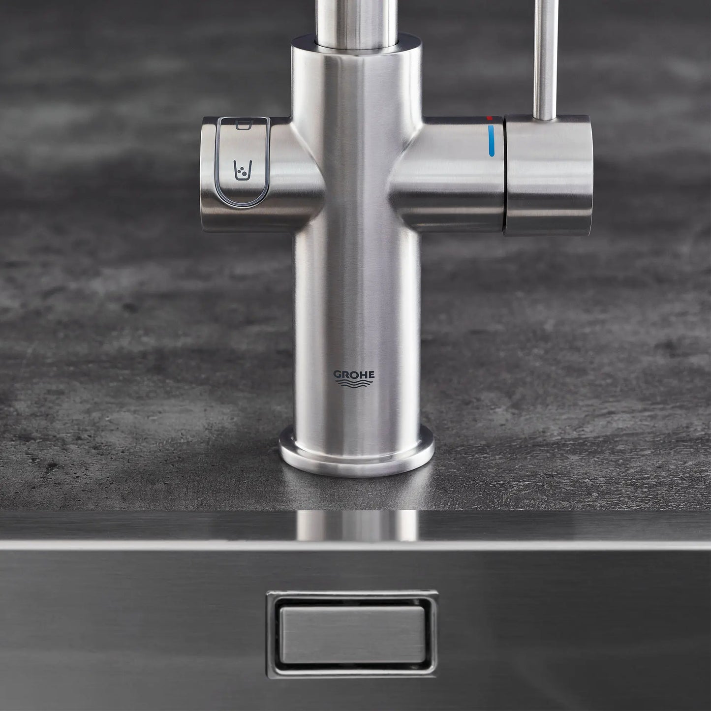 Mitigeur de cuisine Grohe Blue à bec douchette extractible, un jet (6,6 L/min), avec eau réfrigérée et eau pétillante - 31608