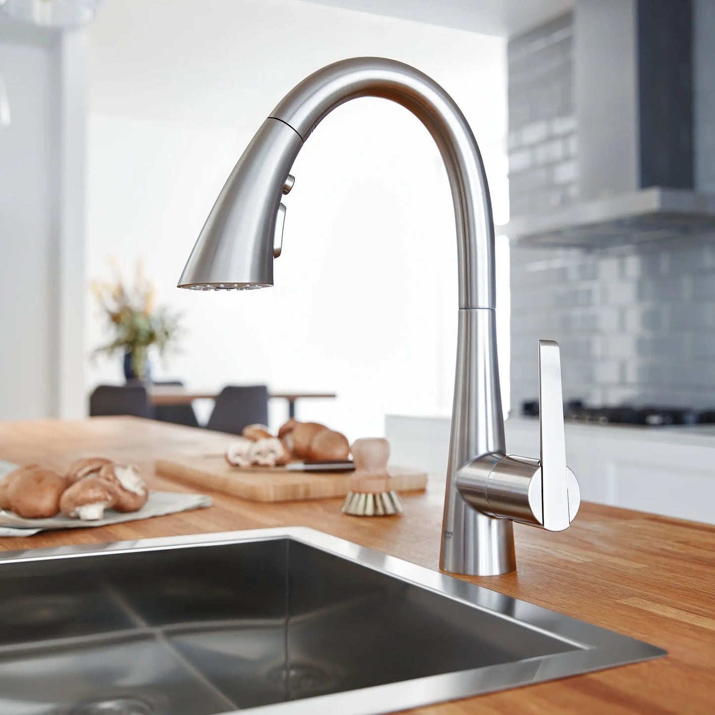 Grohe Zedra Single-Handle Pull Down Kitchen Faucet Triple Spray (1.75 gpm) - 32298