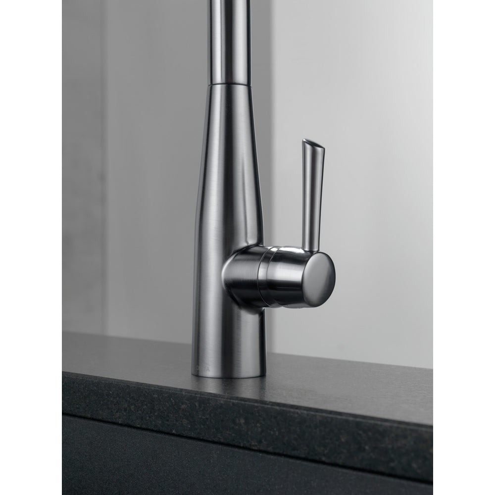 Delta Essa Single Handle Pull-Down Kitchen Faucet - 9113