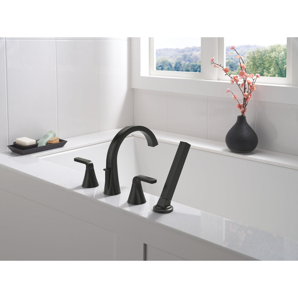Delta T4762 Matte Black - in context