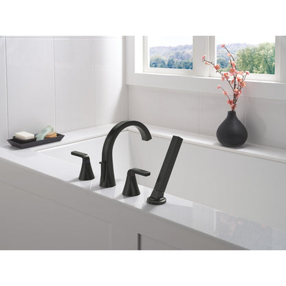Delta T4762 Matte Black - in context
