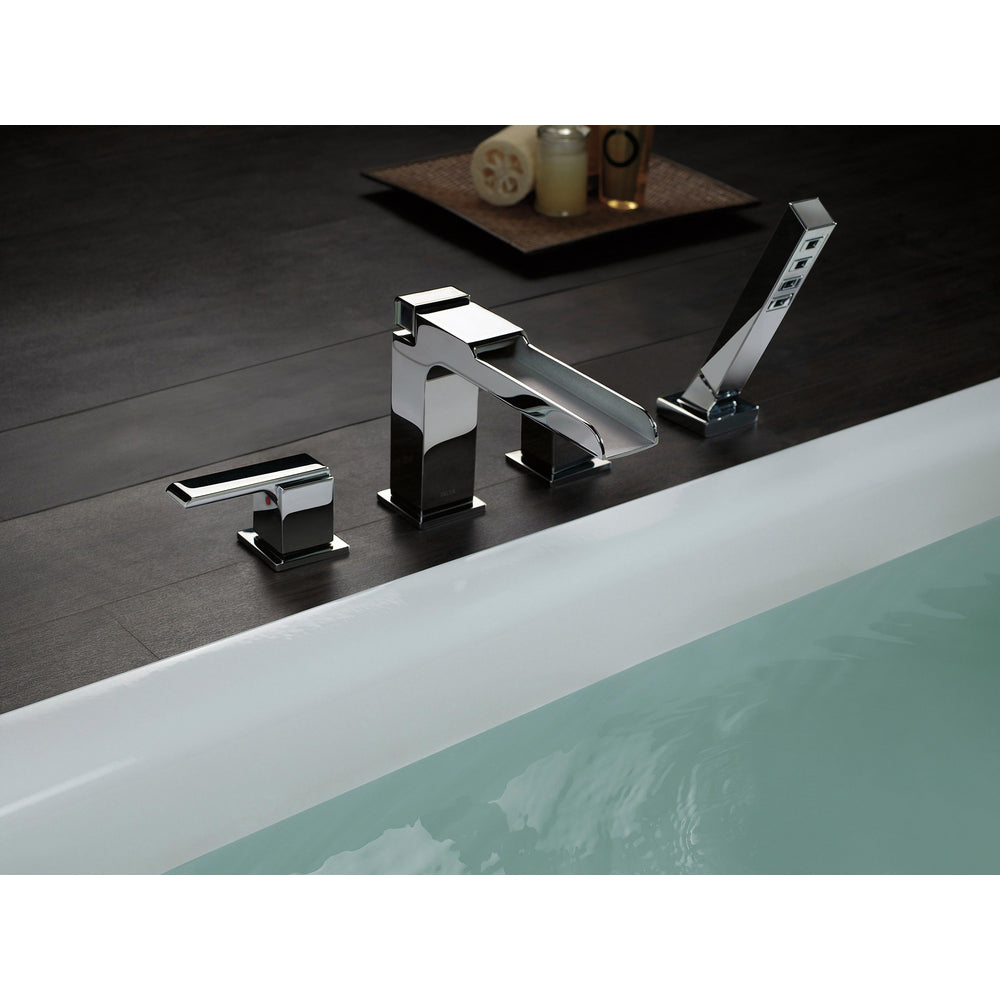 Robinet de baignoire Delta Ara à large entraxe avec douchette - T4768