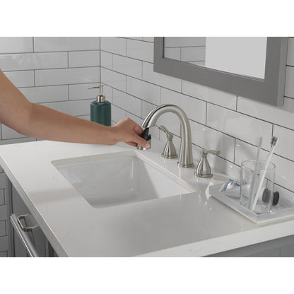 Robinet de salle de bain Delta Stryke à deux poignées et douchette extensible