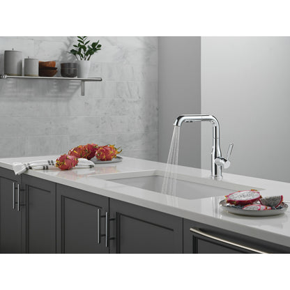 Delta Almari Single Handle Pull-Out Kitchen Faucet