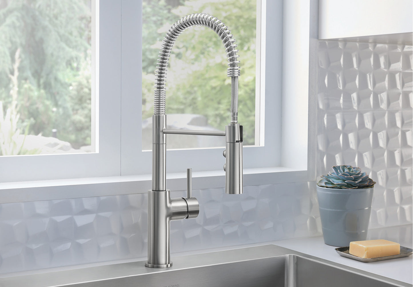 Blanco Catris Semi-Pro Pull-Down Faucet Dual Spray 1.5 GPM