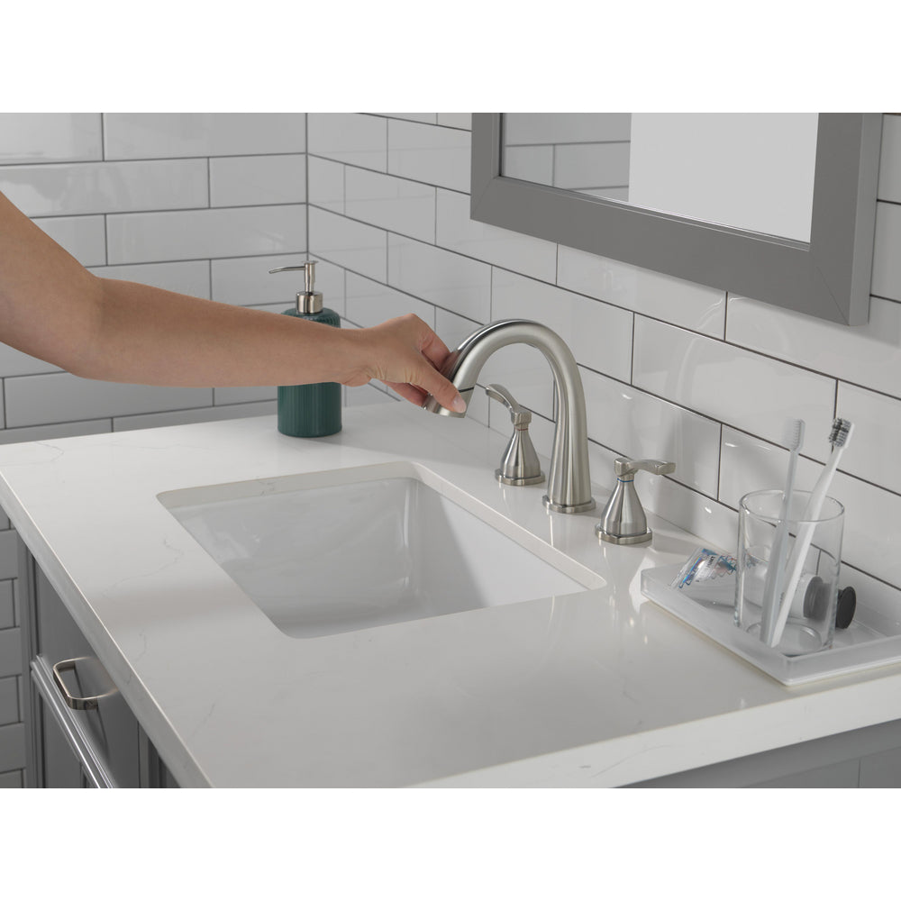 Robinet de salle de bain Delta Stryke à deux poignées et douchette extensible