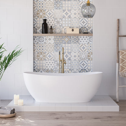 Maax Valentina 67 x 32 Acrylic Freestanding Center Drain Bathtub in Matte White