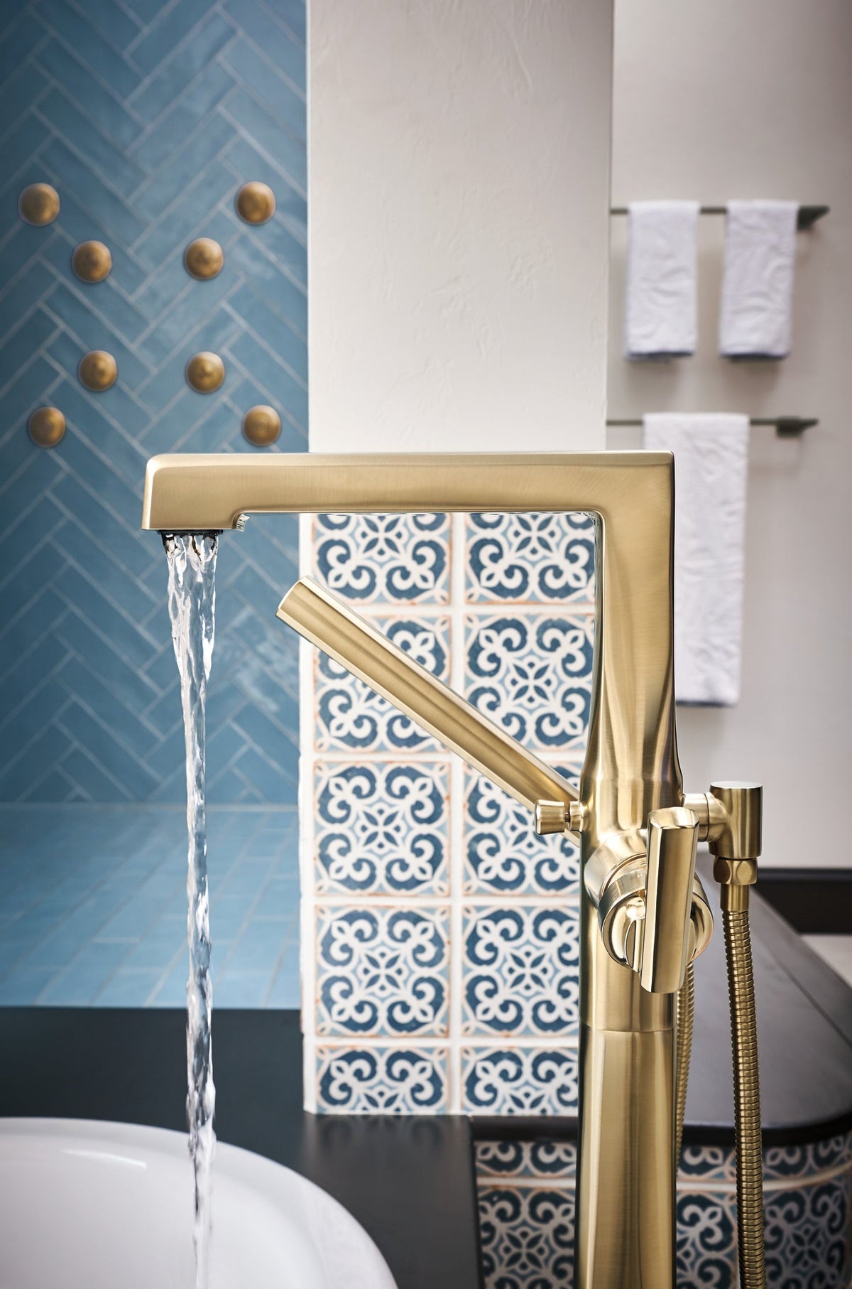 T70198-GL — manufacturer lifestyle/detail photo; additional products sold separately