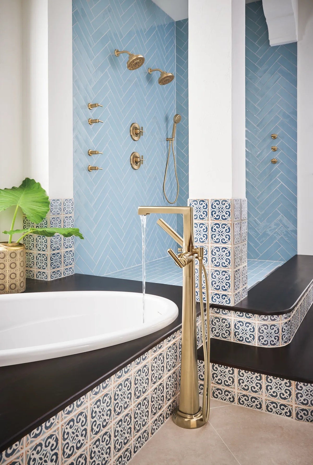 T70198-GL — manufacturer lifestyle/detail photo; additional products sold separately