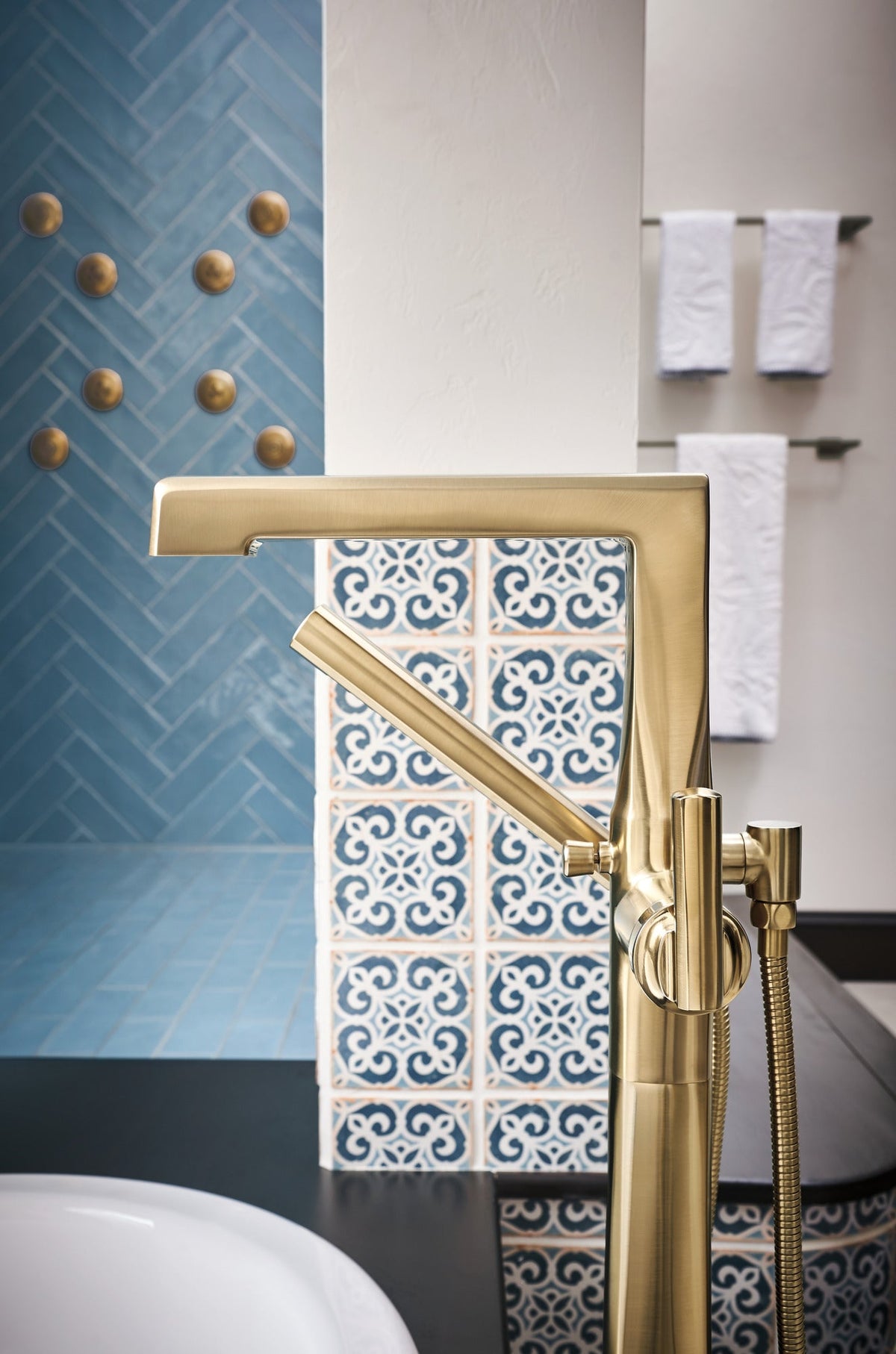 T70198-GL — manufacturer lifestyle/detail photo; additional products sold separately